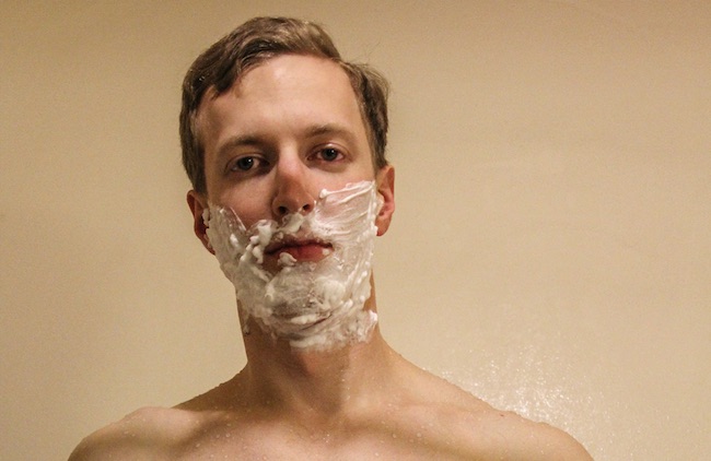 Comment se raser la barbe sans jamais se couper en 4 étapes