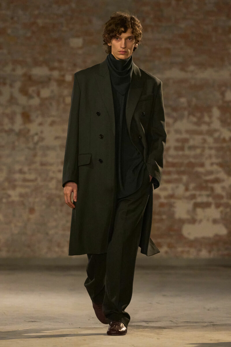 mode-homme-hiver-2025_AMI_FW25_SHOW_RUNWAY_LOOK_02